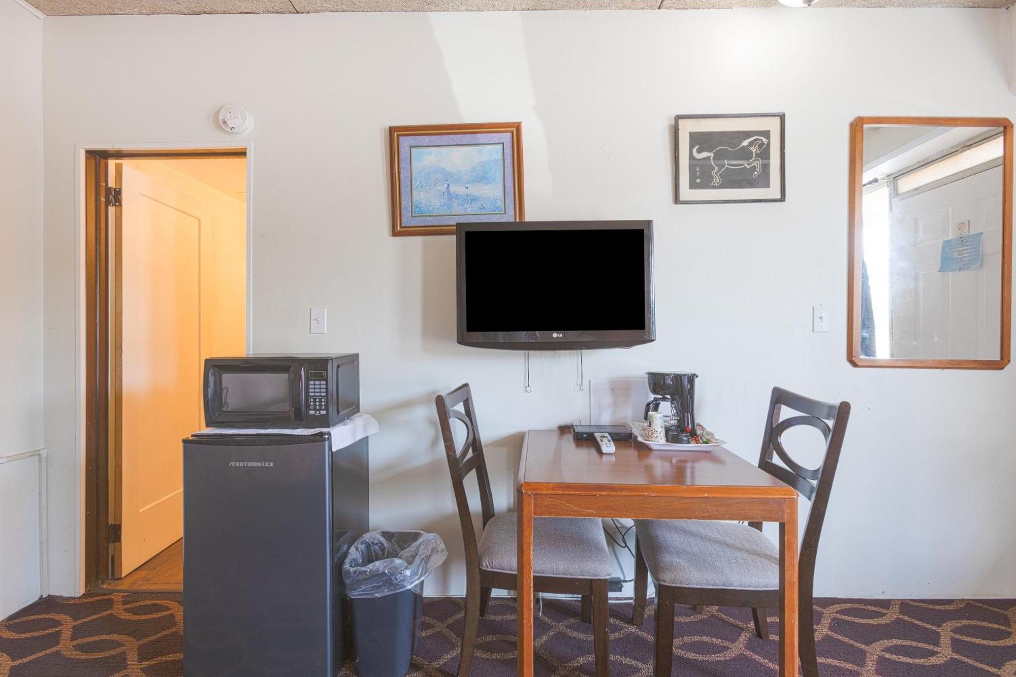 Breezewood Sonrise Inn Lincoln Hwy By Oyo מראה חיצוני תמונה