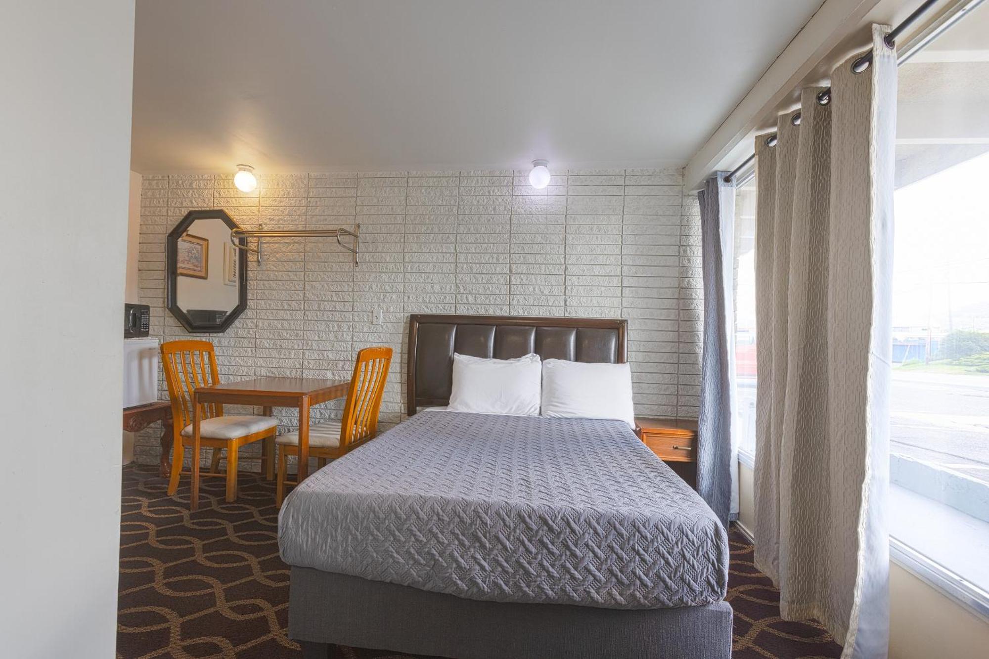 Breezewood Sonrise Inn Lincoln Hwy By Oyo מראה חיצוני תמונה