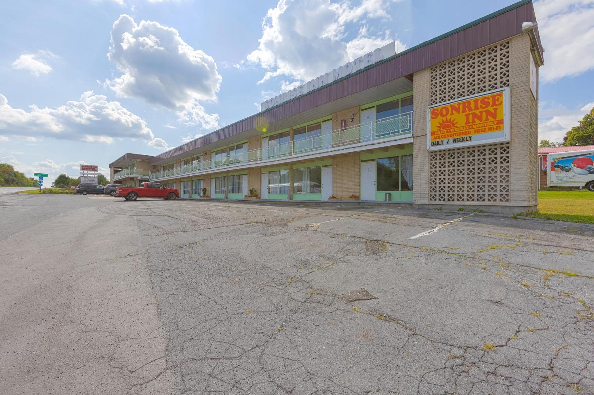 Breezewood Sonrise Inn Lincoln Hwy By Oyo מראה חיצוני תמונה