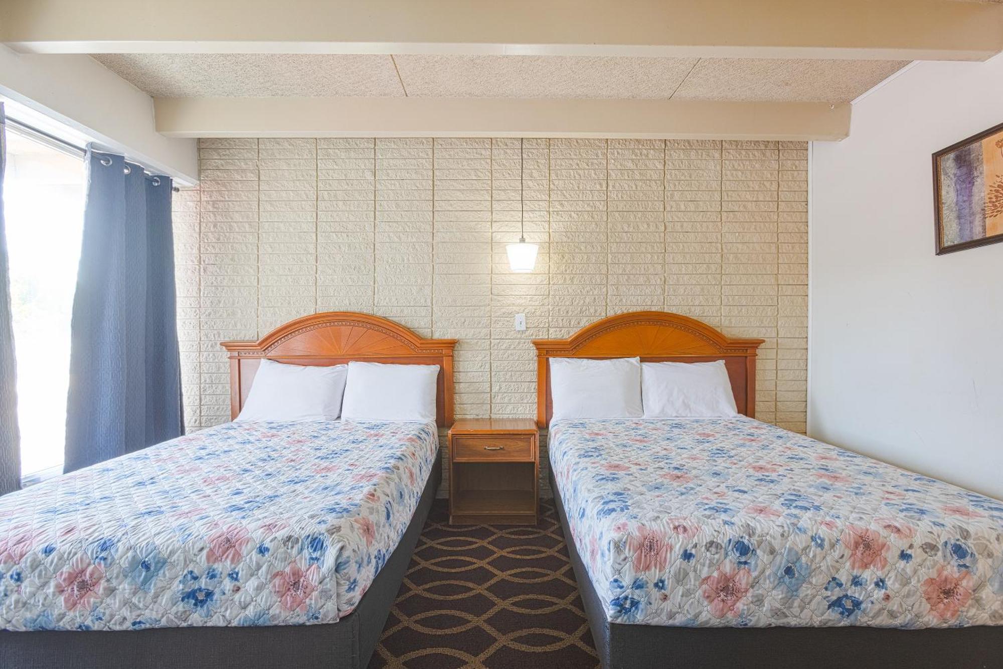 Breezewood Sonrise Inn Lincoln Hwy By Oyo מראה חיצוני תמונה