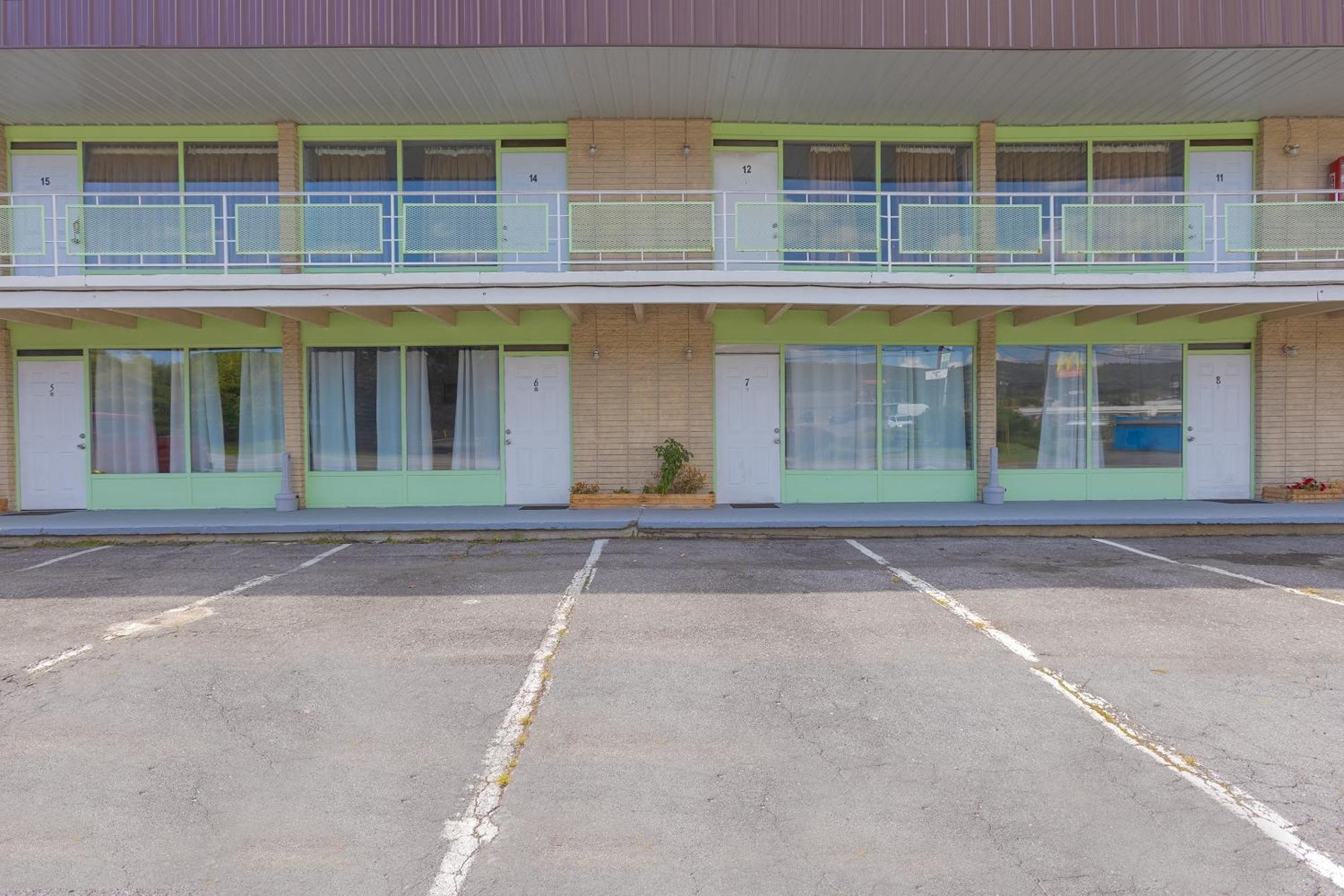 Breezewood Sonrise Inn Lincoln Hwy By Oyo מראה חיצוני תמונה