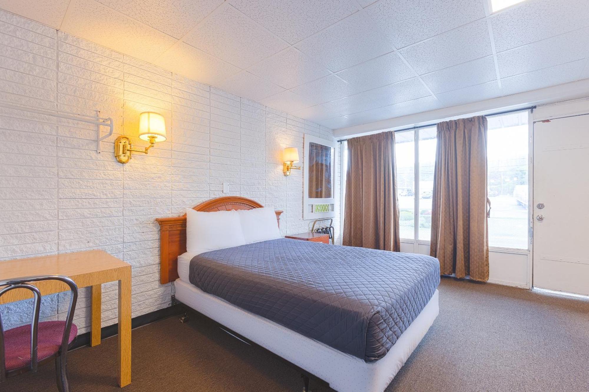 Breezewood Sonrise Inn Lincoln Hwy By Oyo מראה חיצוני תמונה