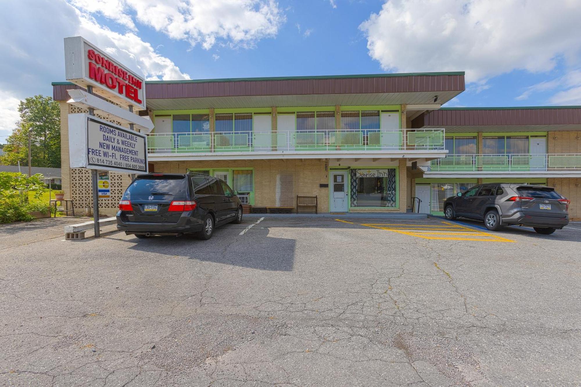 Breezewood Sonrise Inn Lincoln Hwy By Oyo מראה חיצוני תמונה