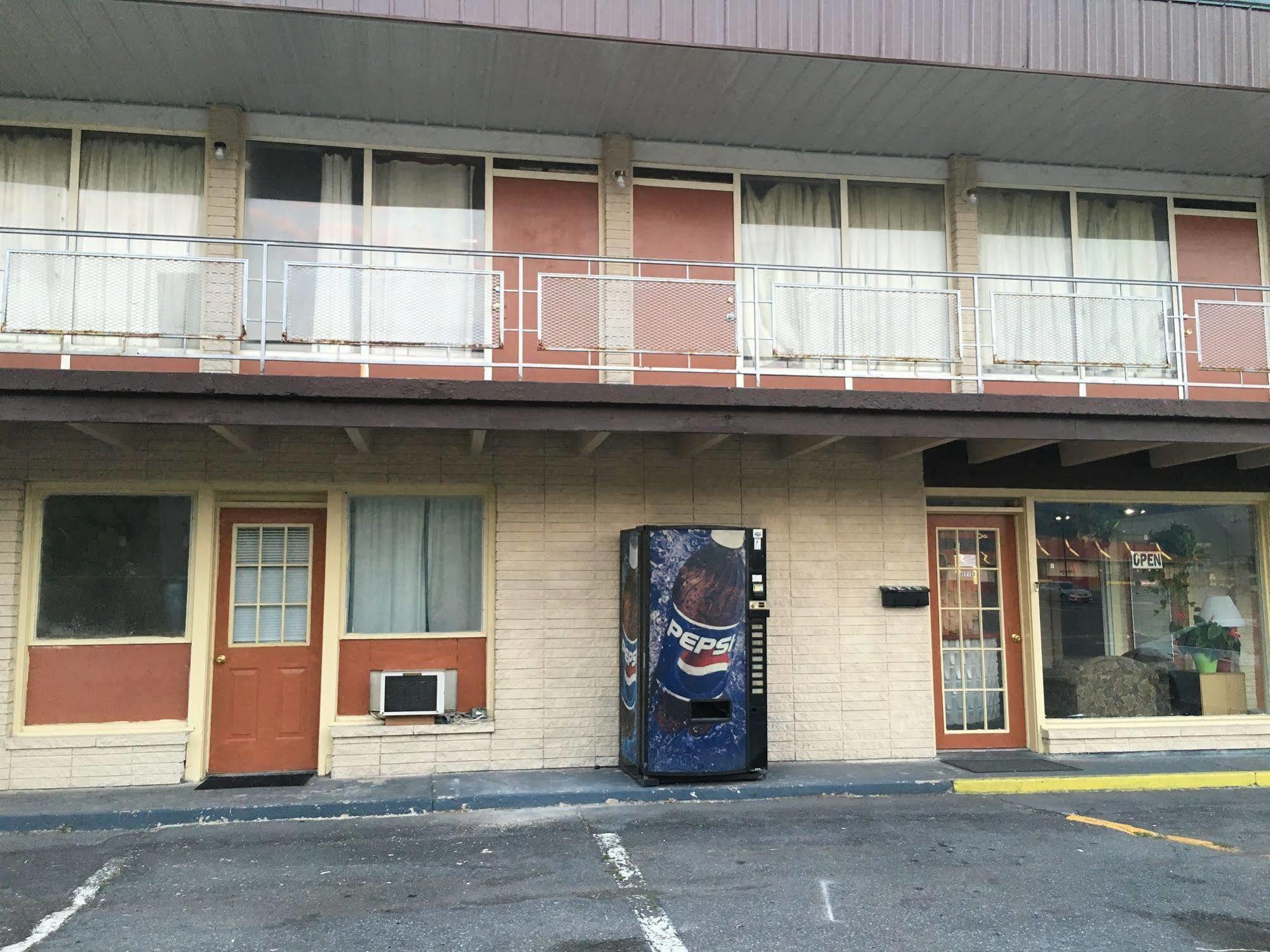 Breezewood Sonrise Inn Lincoln Hwy By Oyo מראה חיצוני תמונה